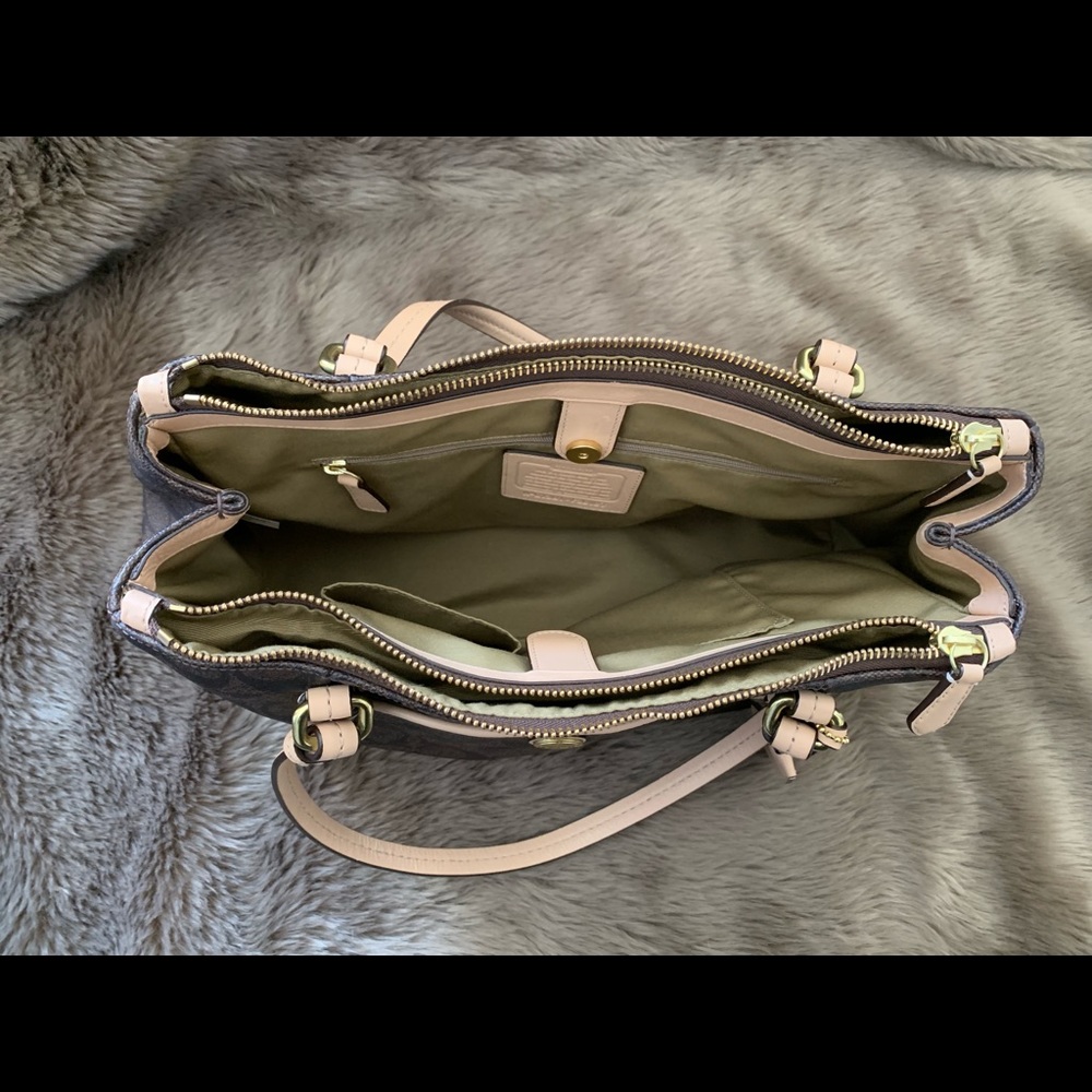 Coach Handbag - Picture 5 of 7